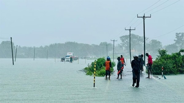 நாட்டில் நிலவும் சீரற்ற வானிலை- நபர் ஒருவர் உயிரிழப்பு; 7,757 பேர் பாதிப்பு!