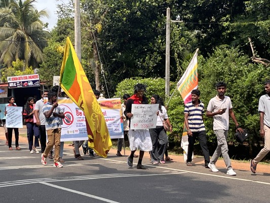 “எதிர்காலத்தை பறிக்கும் நச்சுப்போதை பொருட்களை பயன்படுத்துவதை நிறுத்துங்கள்” – வவுனியாவில் விழிப்புணர்வு நடைபயணம்!