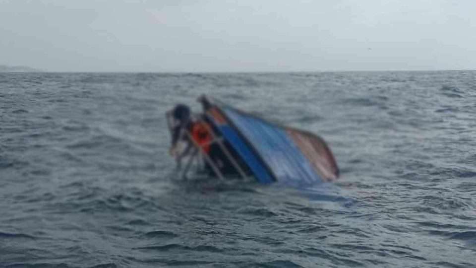 படகு கவிழ்ந்து விபத்து- இளைஞன் உயிரிழப்பு!