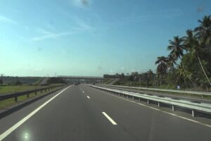 தெற்கு அதிவேக வீதியில் மட்டுப்படுத்தப்பட்டுள்ள போக்குவரத்து!