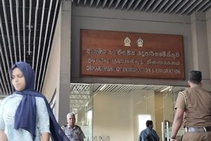 குடிவரவு மற்றும் குடியகல்வு திணைக்களத்தின் அதிகாரி ஒருவர் குற்றப்புலனாய்வுத் திணைக்களத்தினால் கைது!
