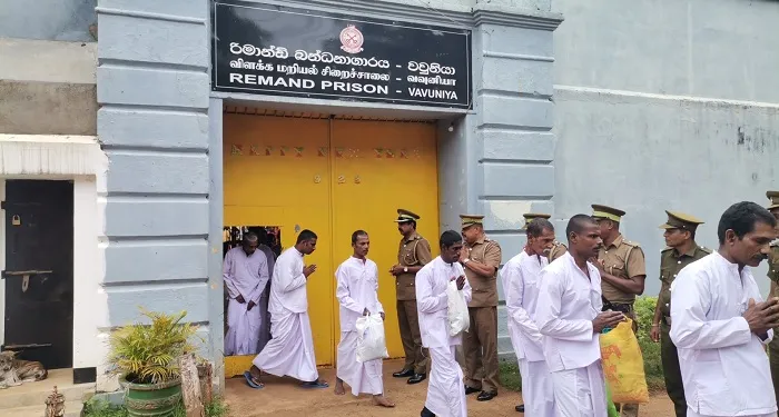 புனித வெசாக் பூரணை தினத்தை முன்னிட்டு 61 சிறைக்கைதிகளுக்கு பொதுமன்னிப்பு!