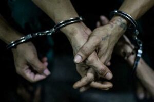 இரவு வேளையில் மோட்டார் சைக்கிள் கொள்ளை- நால்வர் கைது!