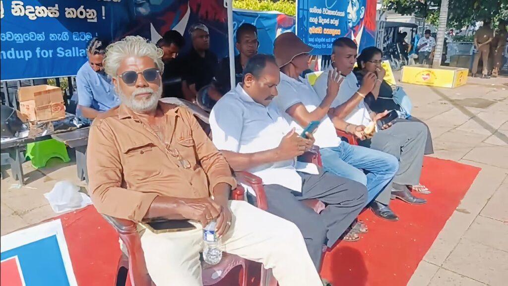 சுரேஷ் சலேயின் விடுதலையை வலியுறுத்தி மூன்றாவது நாளாகவும் தொடரும் சத்தியாக்கிரகப் போராட்டம்!