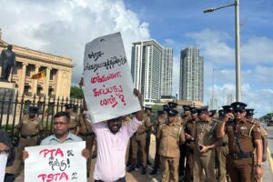சொல்லிசைப் பாடகர் சங்கீதனை விடுதலை செய்யுமாறு கோரி ஜனாதிபதி செயலகத்திற்கு முன்பு போராட்டம்!