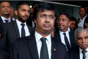 நீதிபதிகளின் ஓய்வுபெறும் வயதை உயர்த்துவதற்கு சட்டத் துறையைச் சேர்ந்த அனைவரும் எதிர்ப்பு!!