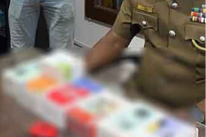 அதிக பெறுமதியுடைய ஸ்மார்ட் கையடக்க தொலைபேசி திருட்டு- பிரிவெனா மாணவர்கள் இருவர் கைது!
