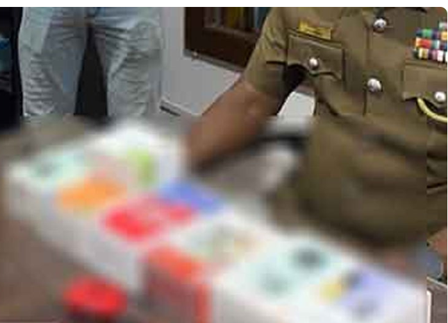 அதிக பெறுமதியுடைய ஸ்மார்ட் கையடக்க தொலைபேசி திருட்டு- பிரிவெனா மாணவர்கள் இருவர் கைது!