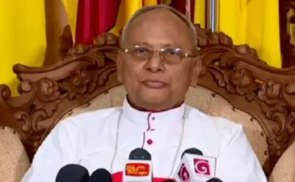 தொலைபேசிகளுக்கு அடிமையானதால் மனித உறவுகள் வீழ்ச்சி!!