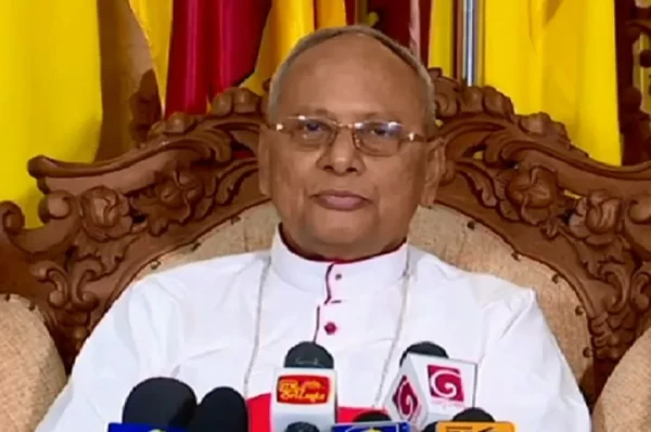 தொலைபேசிகளுக்கு அடிமையானதால் மனித உறவுகள் வீழ்ச்சி!!