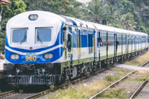 ரயிலில் ஏற்பட்ட தொழில்நுட்பக் கோளாறு- பயணிகள் கடும் நெரிசலில்!