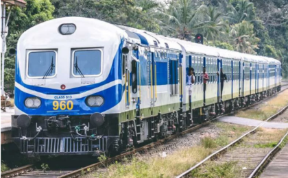 ரயிலில் ஏற்பட்ட தொழில்நுட்பக் கோளாறு- பயணிகள் கடும் நெரிசலில்!