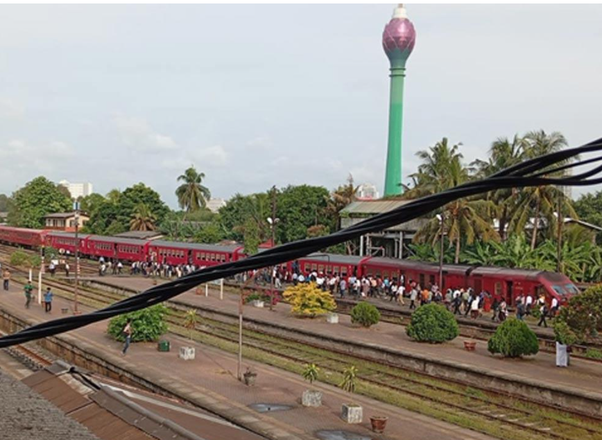 கொழும்பு கோட்டை புகையிரத நிலையத்தில் ரயில் ஒன்று தடம்புரள்வு!