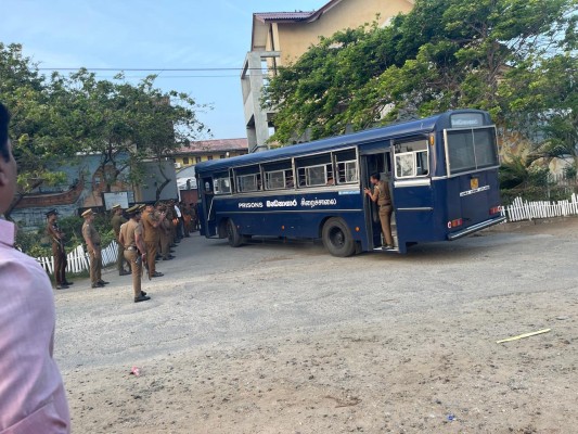 நீர்கொழும்பு சிறைச்சாலையிருந்து பூஸா சிறைக்கு மாற்றப்பட்ட கைதி ஒருவர் உயிரிழப்பு!