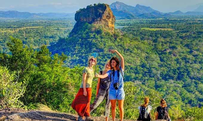 இலங்கைக்கு வருகை தந்துள்ள சுற்றுலாப் பயணிகளின் எண்ணிக்கை 12 இலட்சத்தை நெருங்கியுள்ளது!