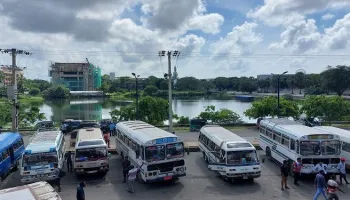 பேருந்துகள் நிறுத்தும் இடங்களை மறைக்கும் வகையில் ஏனைய வாகனங்களை நிறுத்துவதற்கு எதிராக சட்ட நடவடிக்கை!