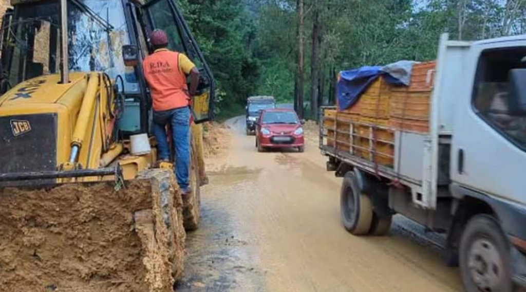 ஹெட்டன் – கொழும்பு பிரதான வீதியின் குயில்வத்தை பகுதியில் தடைப்பட்டிருந்த ஒரு வழிப்பாதை திறப்பு!!
