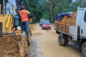 ஹெட்டன் – கொழும்பு பிரதான வீதியின் குயில்வத்தை பகுதியில் தடைப்பட்டிருந்த ஒரு வழிப்பாதை திறப்பு!!