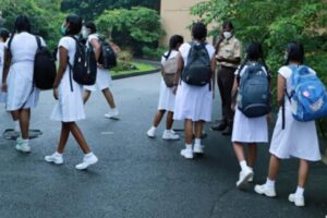 நிலவும் சீரற்ற வானிலை- மத்திய மாகாண பாடசாலைகளுக்கு விடுமுறை வழங்க அனுமதி!