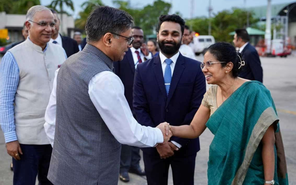 இலங்கைக்கு உத்தியோகப்பூர்வ விஜயம் மேற்கொண்ட வெளியுறவுச் செயலாளர் மீண்டும் இந்தியா திரும்பினார்!