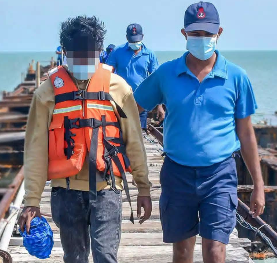 முகநூல் காதல்- இலங்கை காதலியைப் பார்க்க இந்தியாவிலிருந்து வந்த 14 வயது சிறுவன் கைது!!