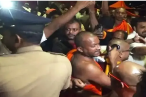 ஞானசார தேரரை விடுவிக்குமாறு கோரி பிக்குகள் தொடர் சத்தியாக்கிரக போராட்டத்தில்!!