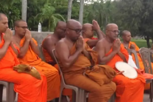 பிக்குமாரின் சத்தியாகிரகம் 4ஆவது நாளாகவும் தொடர்கின்றது!!